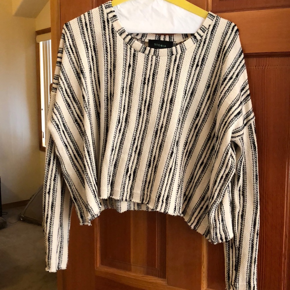 Long sleeve crop top